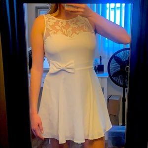 Girly bow dress 👗 in cream color